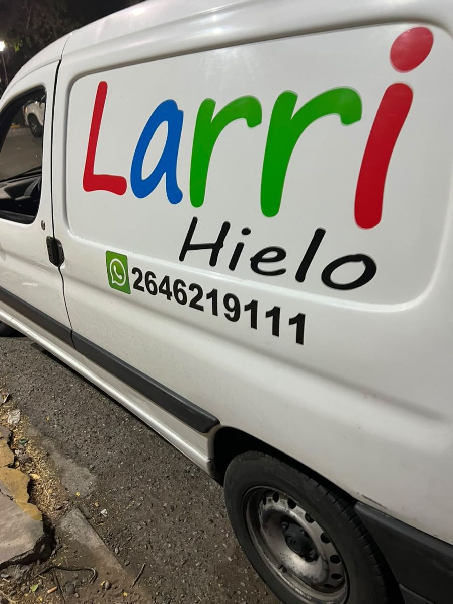 Camioneta de reparto Larri Hielo